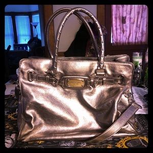 Basically new Michael Kors pewter leather bag 💼
